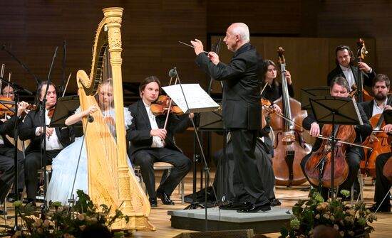 Международный фестиваль "Москва встречает друзей"