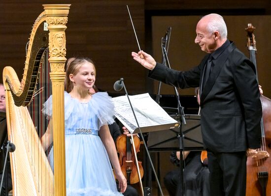 Международный фестиваль "Москва встречает друзей"