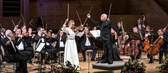 Международный фестиваль "Москва встречает друзей"