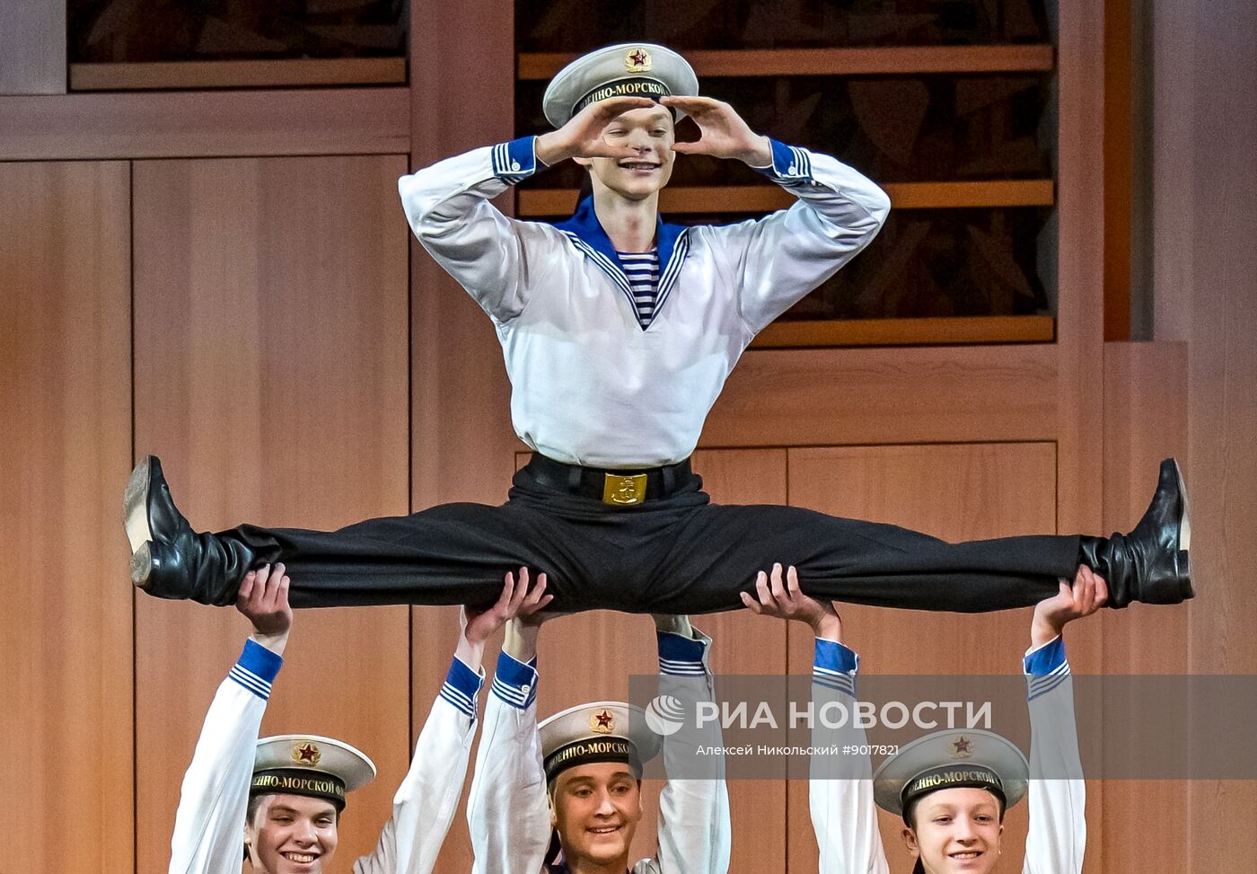 Международный фестиваль "Москва встречает друзей"