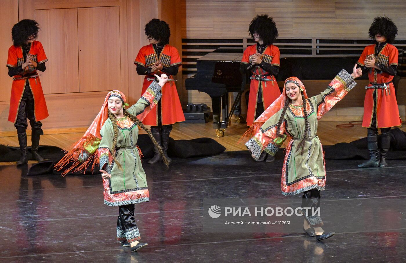 Международный фестиваль "Москва встречает друзей"