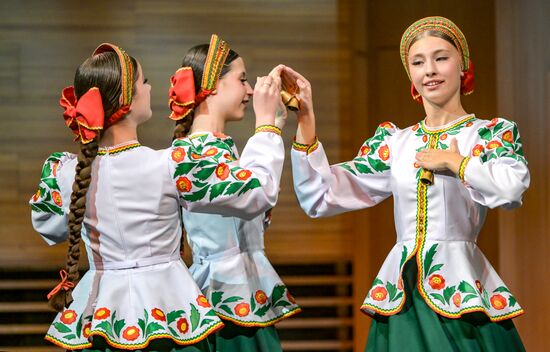 Международный фестиваль "Москва встречает друзей"