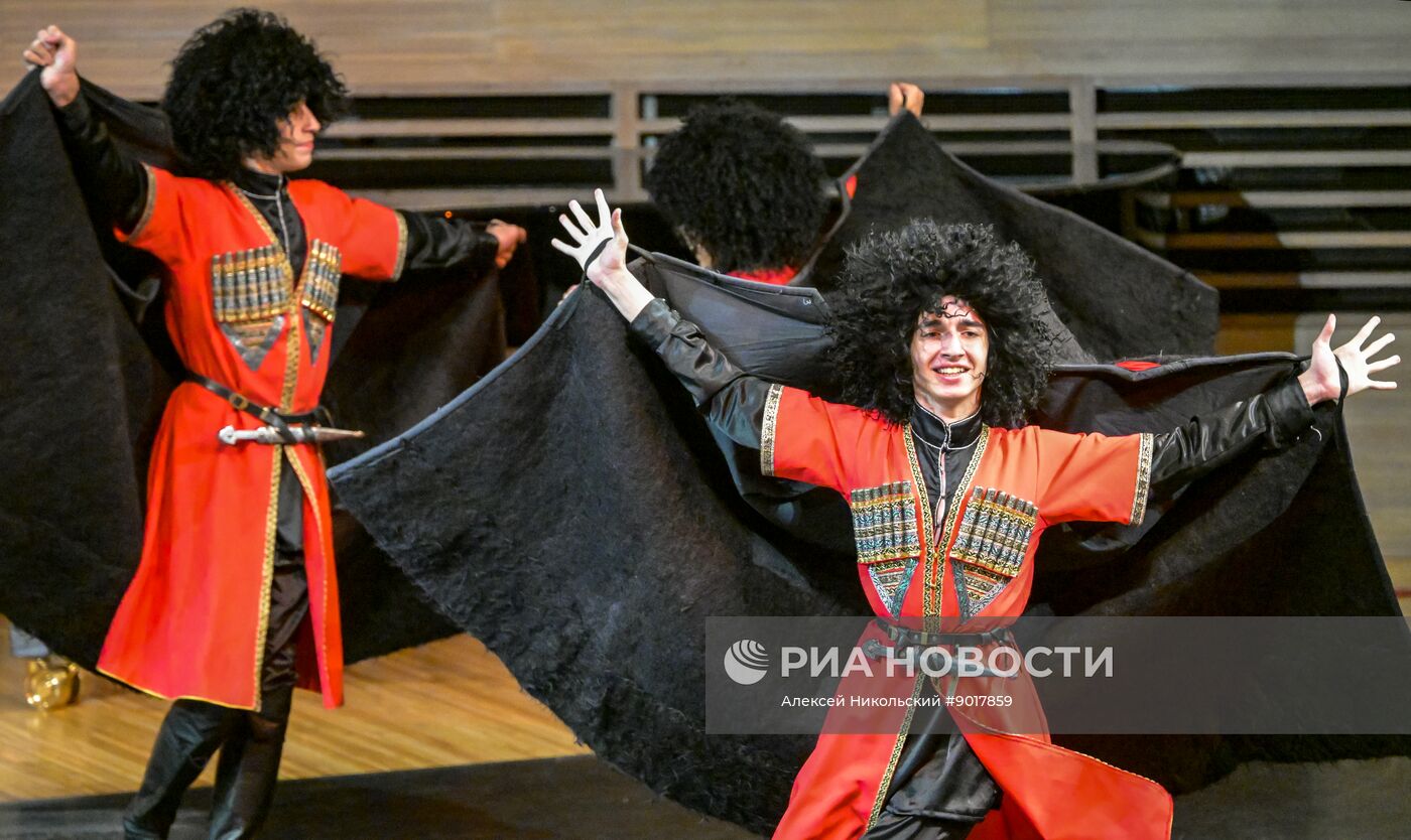 Международный фестиваль "Москва встречает друзей"