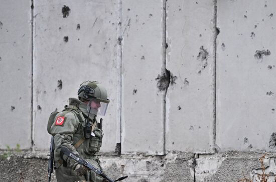 Разминирование освобожденных территорий ДНР саперами группировки войск "Центр"