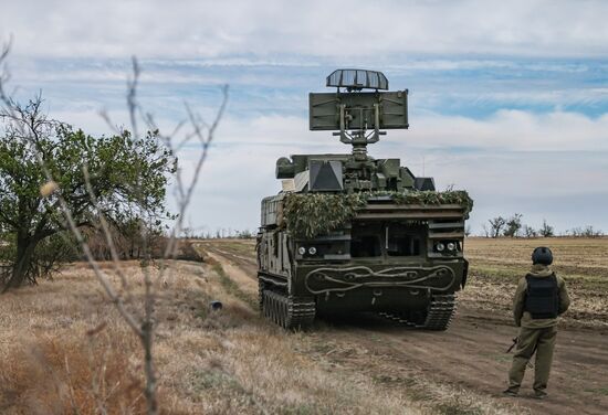 Боевое дежурство экипажа ЗРК "Тор-М2" в зоне СВО
