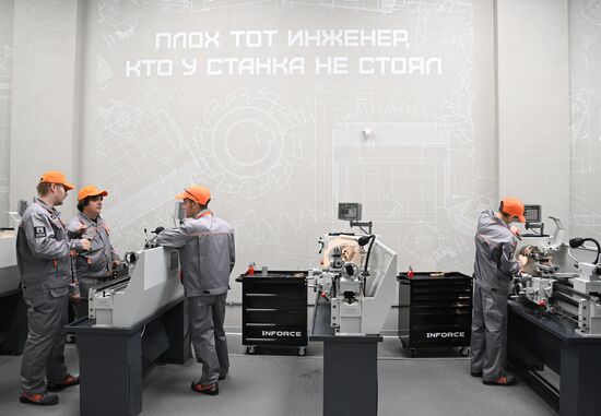 Открытие центра обучения "Профессии будущего"