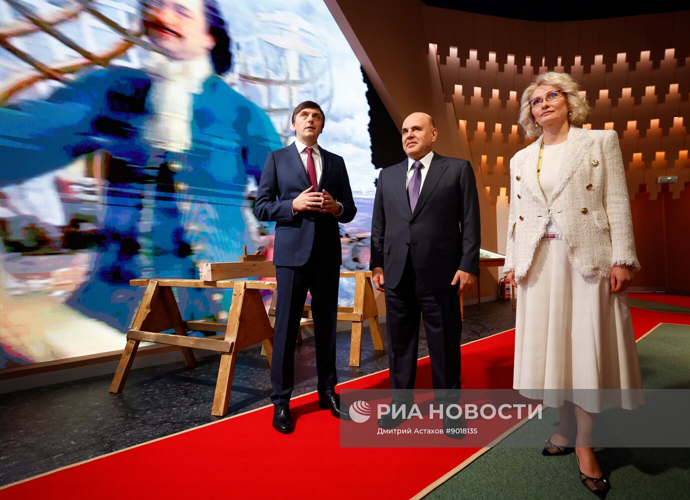 Премьер-министр РФ М. Мишустин посетил выставку "85 лет системе СПО: сила в мастерстве!"