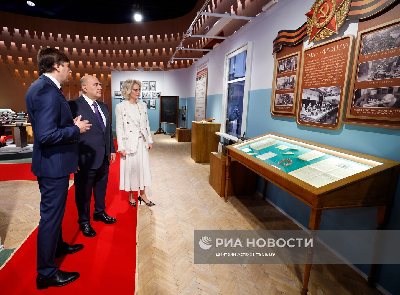 Премьер-министр РФ М. Мишустин посетил выставку "85 лет системе СПО: сила в мастерстве!"