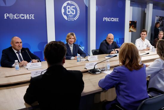 Премьер-министр РФ М. Мишустин посетил выставку "85 лет системе СПО: сила в мастерстве!"