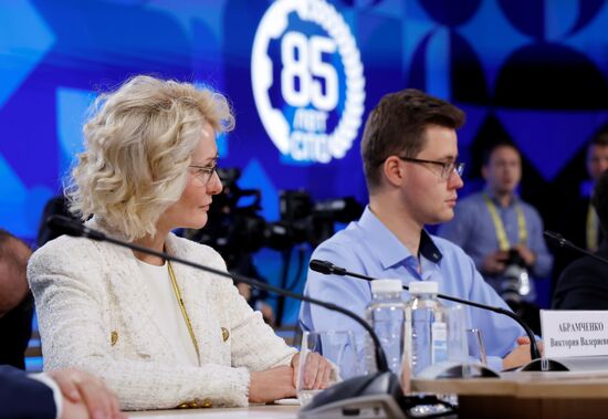 Премьер-министр РФ М. Мишустин посетил выставку "85 лет системе СПО: сила в мастерстве!"