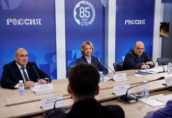 Премьер-министр РФ М. Мишустин посетил выставку "85 лет системе СПО: сила в мастерстве!"