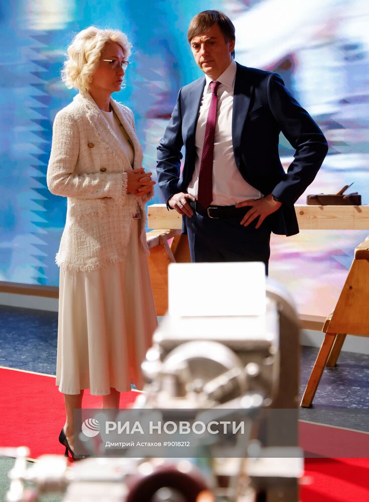 Премьер-министр РФ М. Мишустин посетил выставку "85 лет системе СПО: сила в мастерстве!"