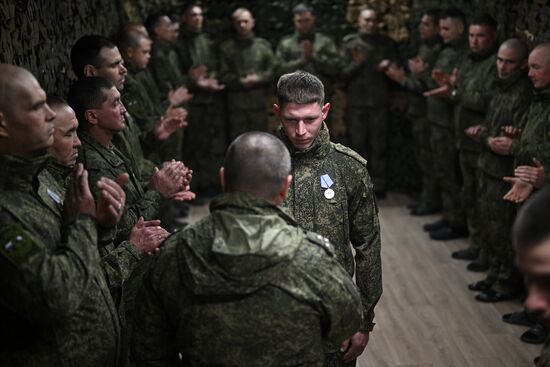 Награждение штурмовиков группировки войск "Центр"