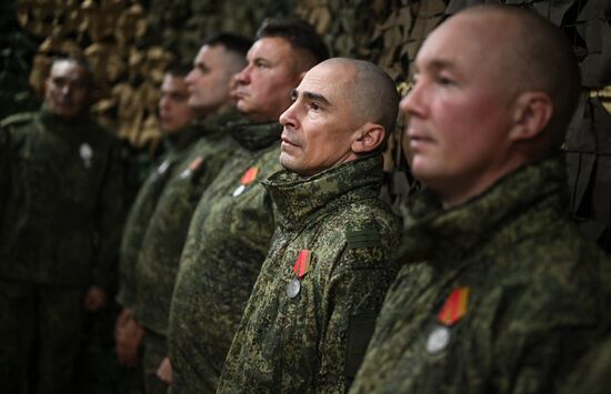 Награждение штурмовиков группировки войск "Центр"