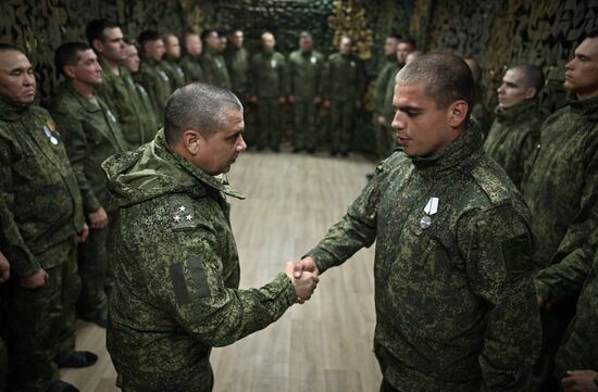 Награждение штурмовиков группировки войск "Центр"