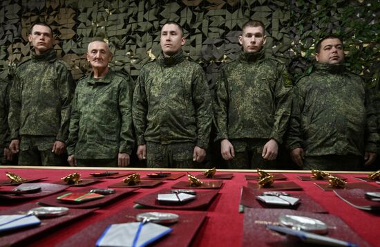 Награждение штурмовиков группировки войск "Центр"