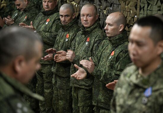 Награждение штурмовиков группировки войск "Центр"
