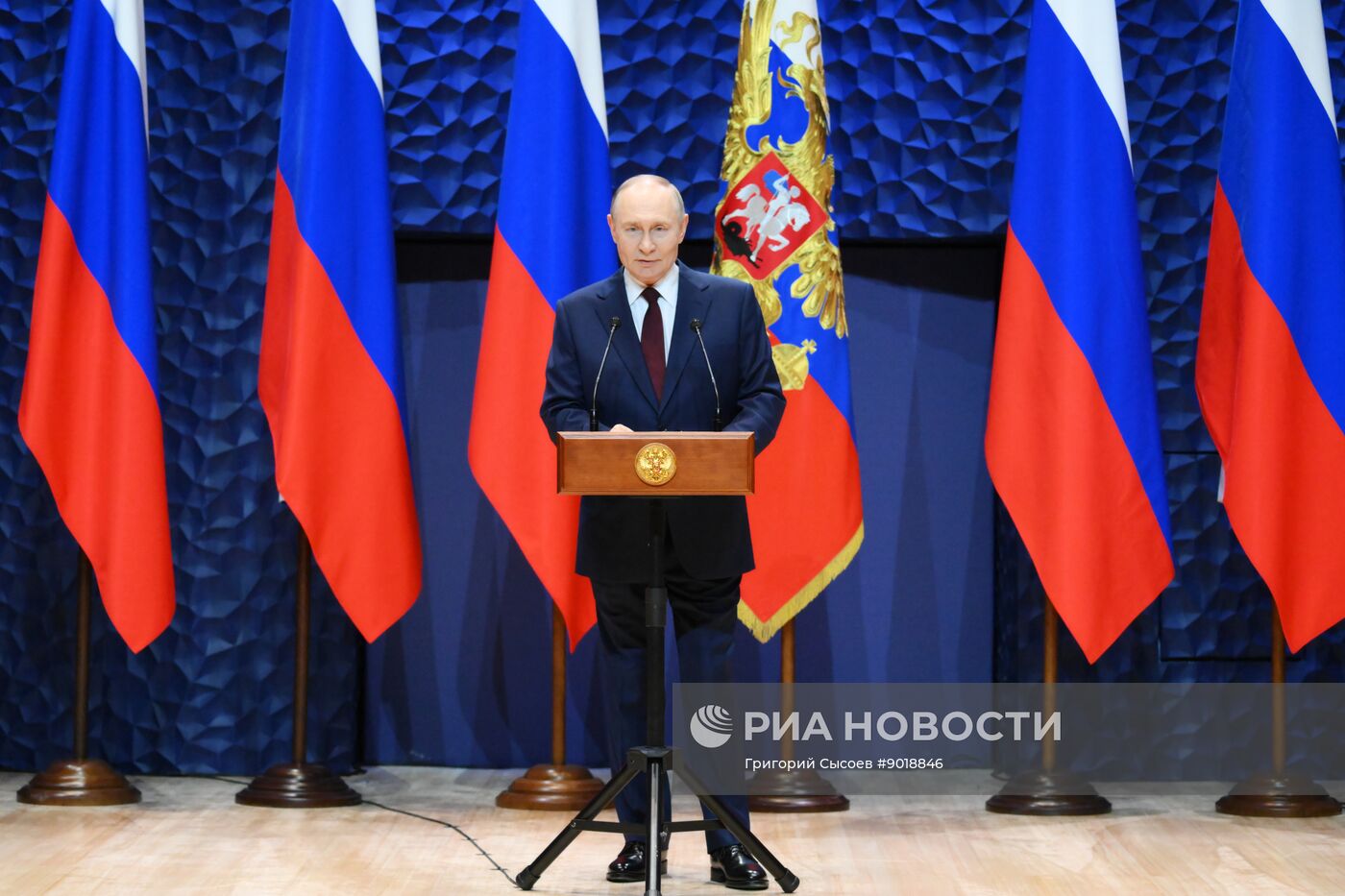 Президент Владимир Путин вручил госнаграды наставникам и учителям участников СВО