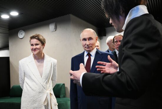 Открытие нового концертного центра в Сириусе