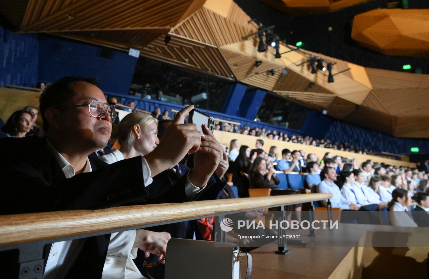 Открытие нового концертного центра в Сириусе