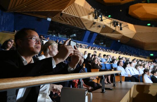 Открытие нового концертного центра в Сириусе