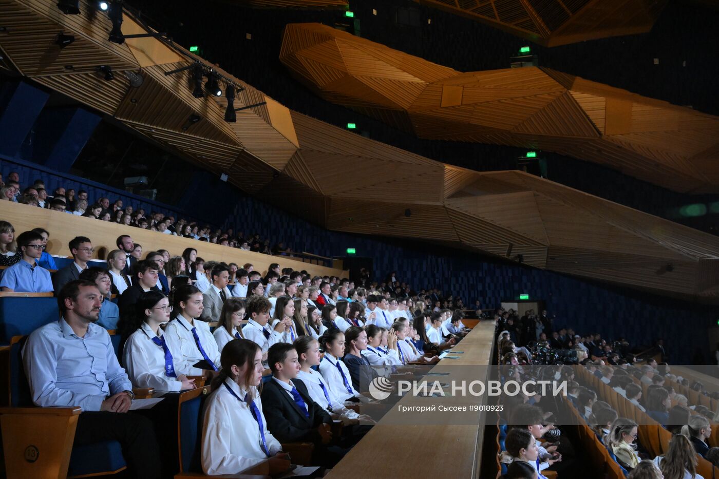 Открытие нового концертного центра в Сириусе