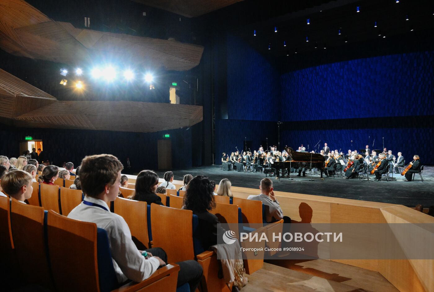 Открытие нового концертного центра в Сириусе