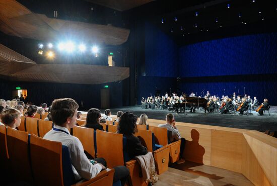 Открытие нового концертного центра в Сириусе