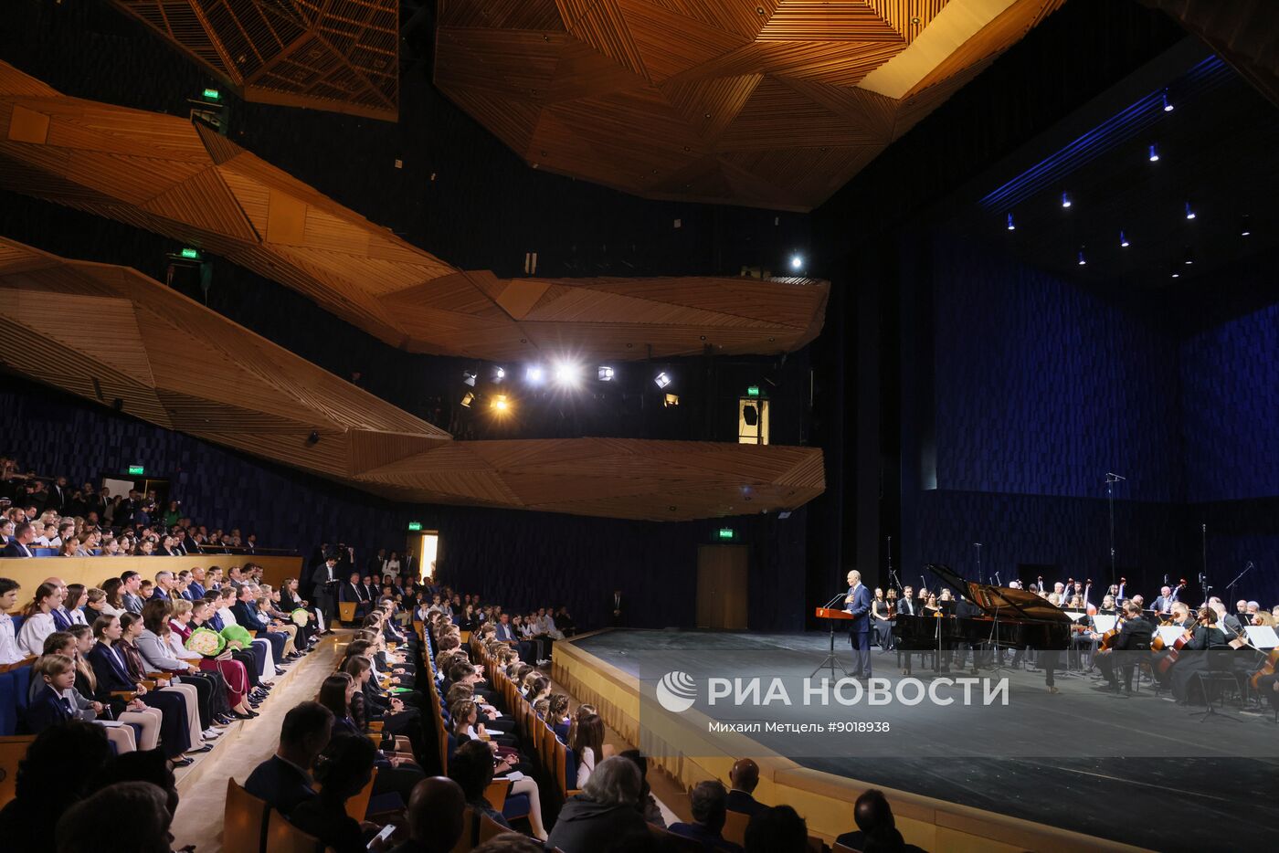 Открытие нового концертного центра в Сириусе