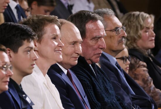 Открытие нового концертного центра в Сириусе