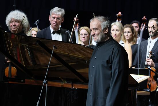 Открытие нового концертного центра в Сириусе