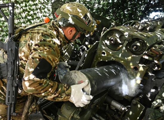 Боевая работа расчета пушки "Гиацинт-Б" группировки войск "Центр" в зоне СВО