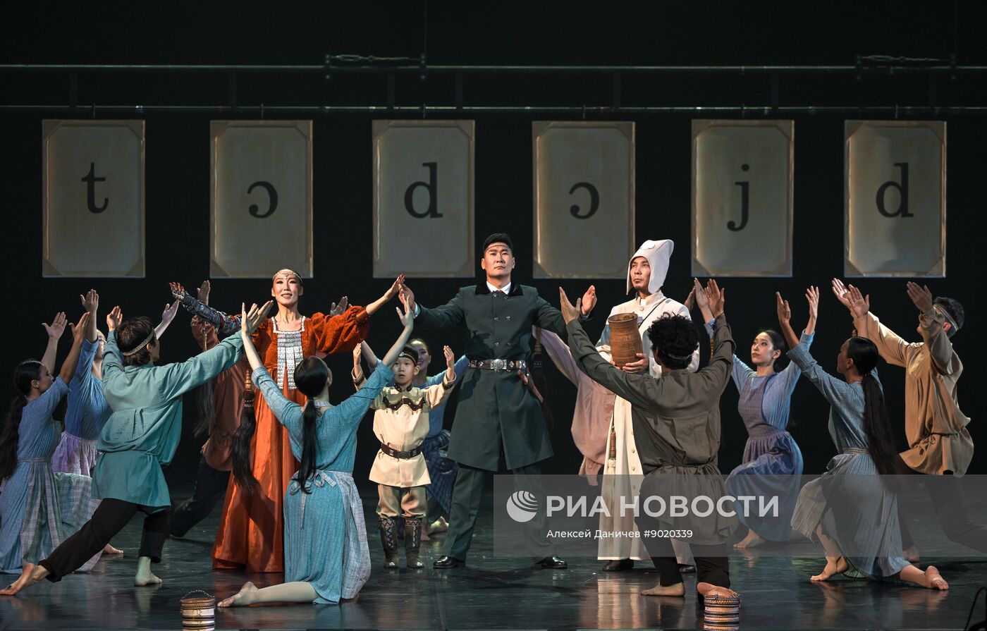 Открытие международного театрального фестиваля "Балтийский дом" в Санкт-Петербурге