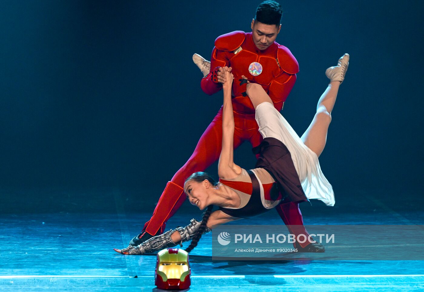Открытие международного театрального фестиваля "Балтийский дом" в Санкт-Петербурге