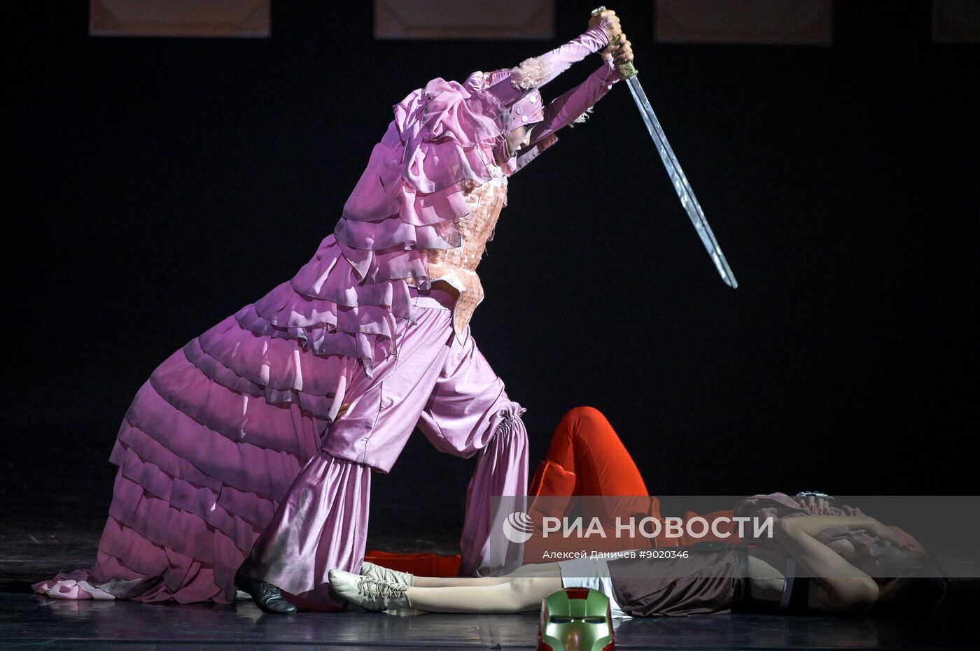 Открытие международного театрального фестиваля "Балтийский дом" в Санкт-Петербурге