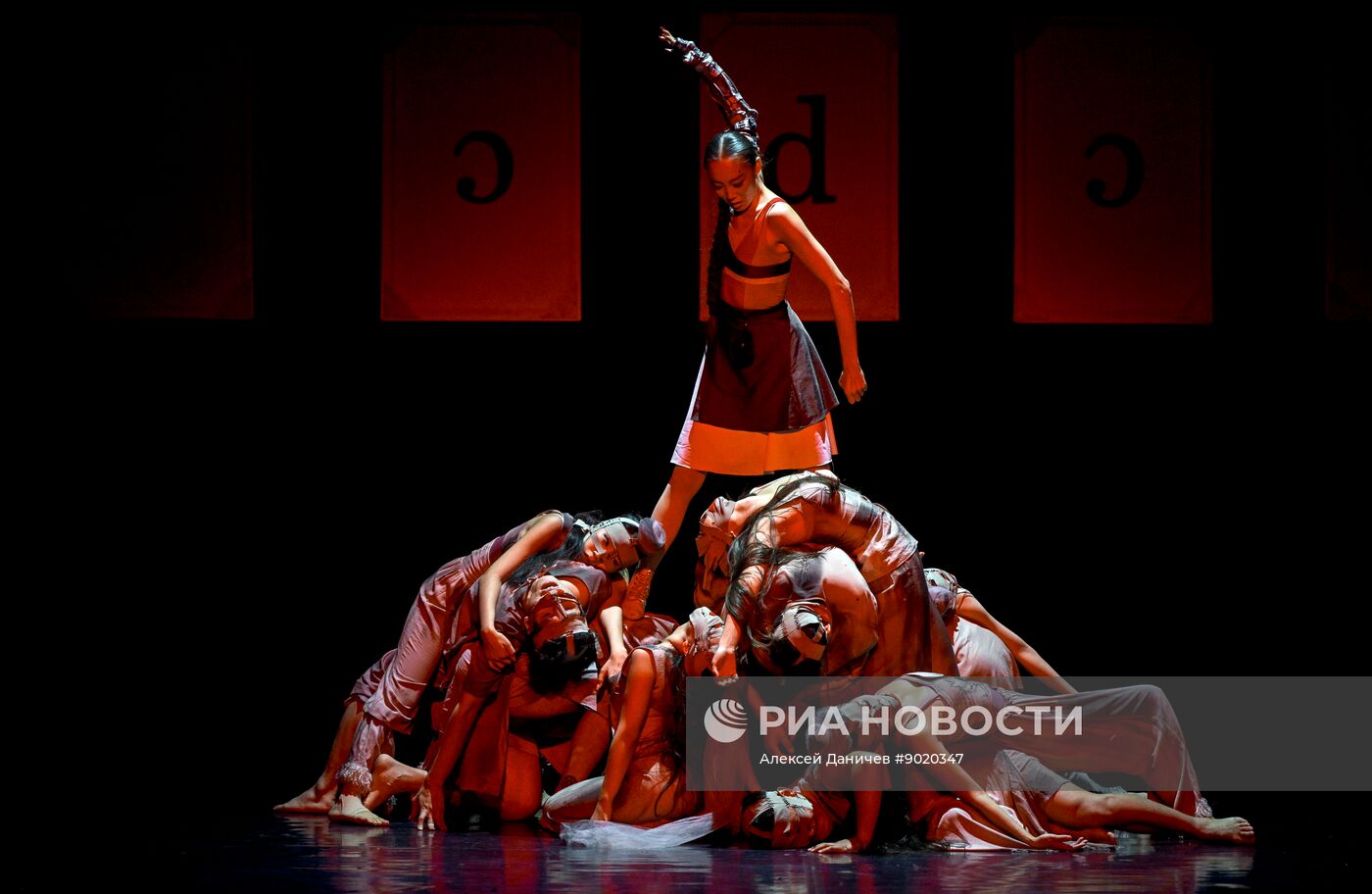 Открытие международного театрального фестиваля "Балтийский дом" в Санкт-Петербурге