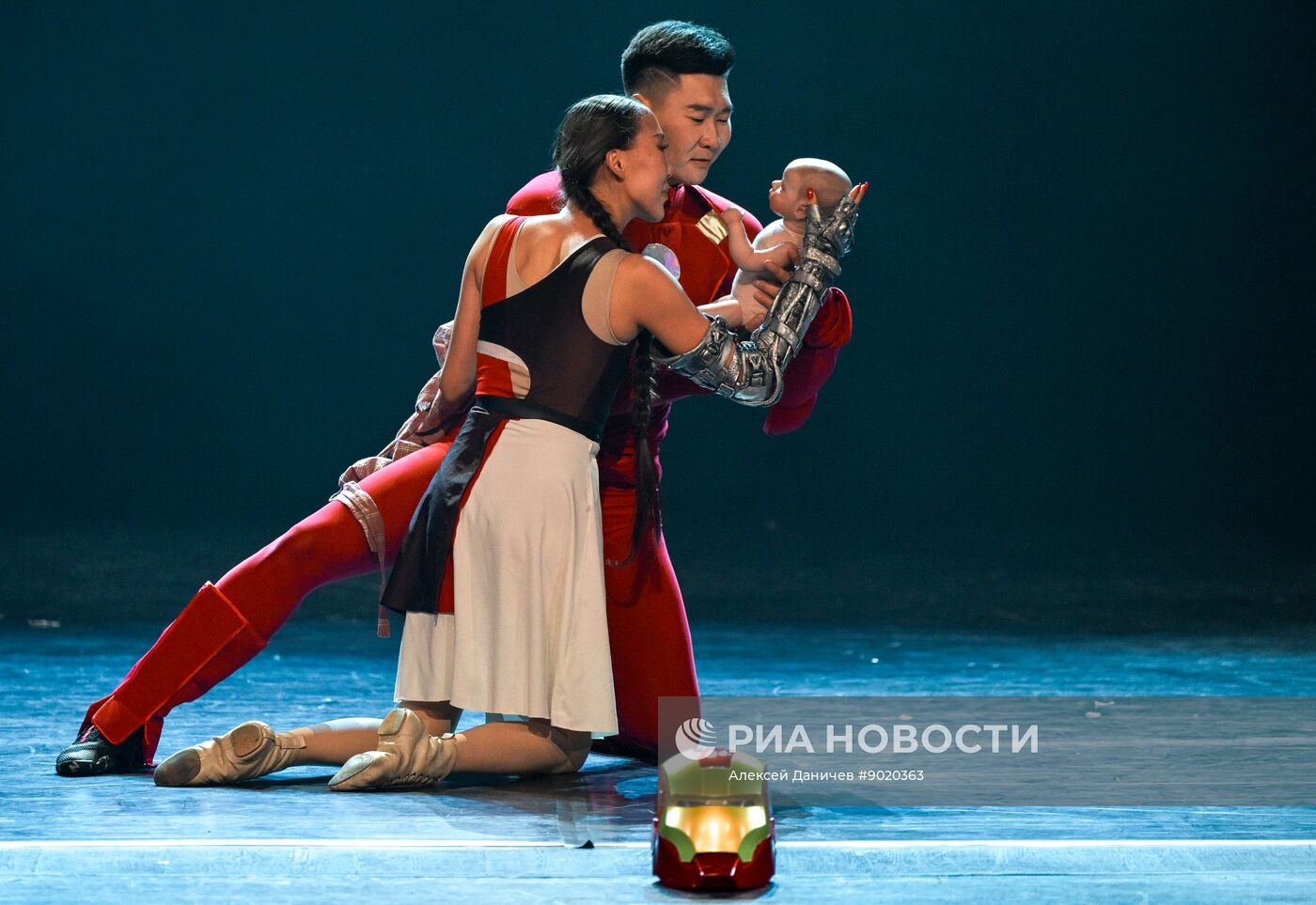 Открытие международного театрального фестиваля "Балтийский дом" в Санкт-Петербурге