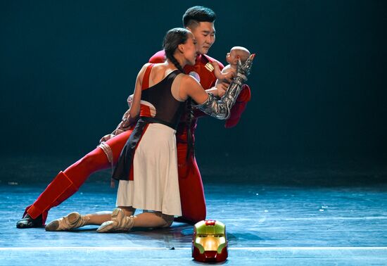 Открытие международного театрального фестиваля "Балтийский дом" в Санкт-Петербурге