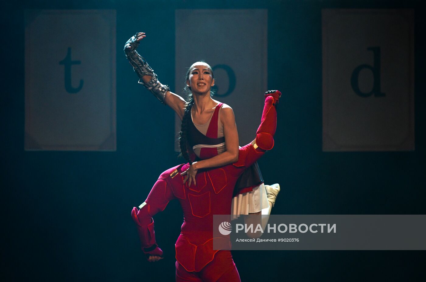 Открытие международного театрального фестиваля "Балтийский дом" в Санкт-Петербурге