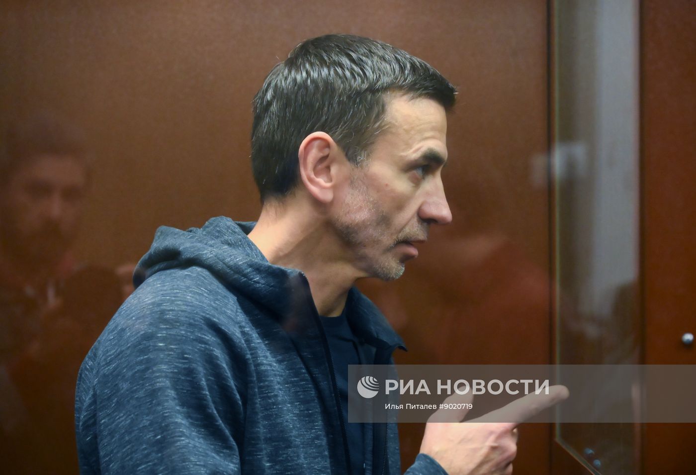 Рассмотрение ходатайства следствия об аресте бывшего министра РФ по вопросам Открытого правительства М. Абызова