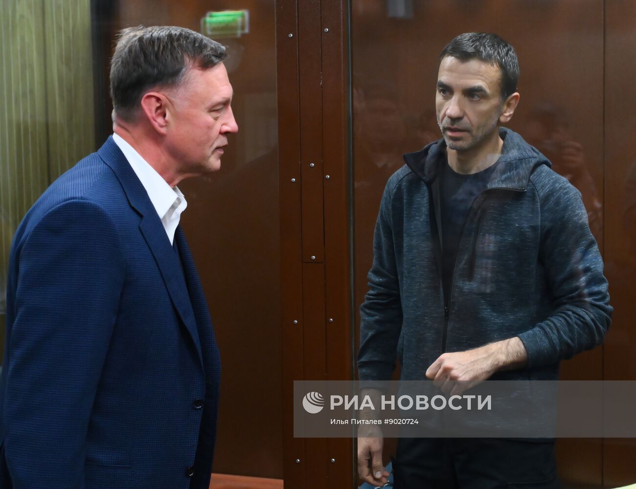 Рассмотрение ходатайства следствия об аресте бывшего министра РФ по вопросам Открытого правительства М. Абызова