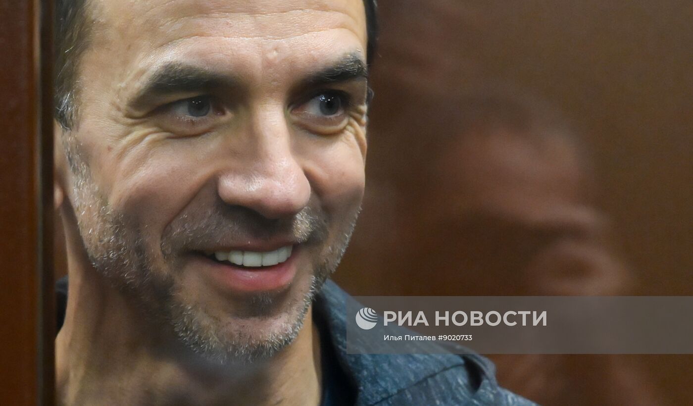 Рассмотрение ходатайства следствия об аресте бывшего министра РФ по вопросам Открытого правительства М. Абызова
