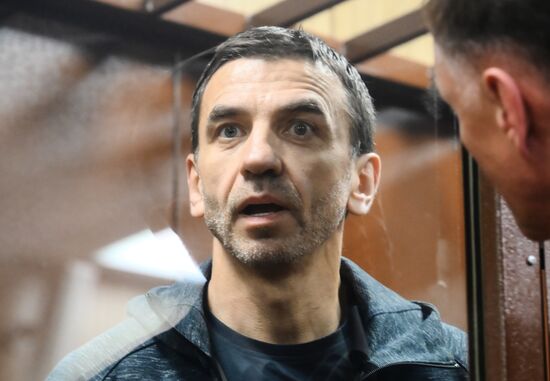 Рассмотрение ходатайства следствия об аресте бывшего министра РФ по вопросам Открытого правительства М. Абызова
