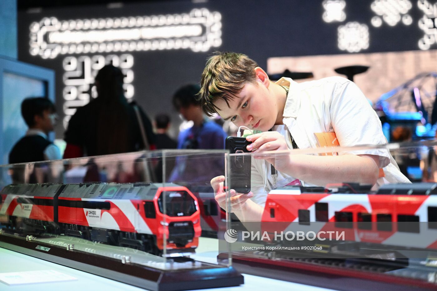 Международный симпозиум "Создавая будущее" в Москве