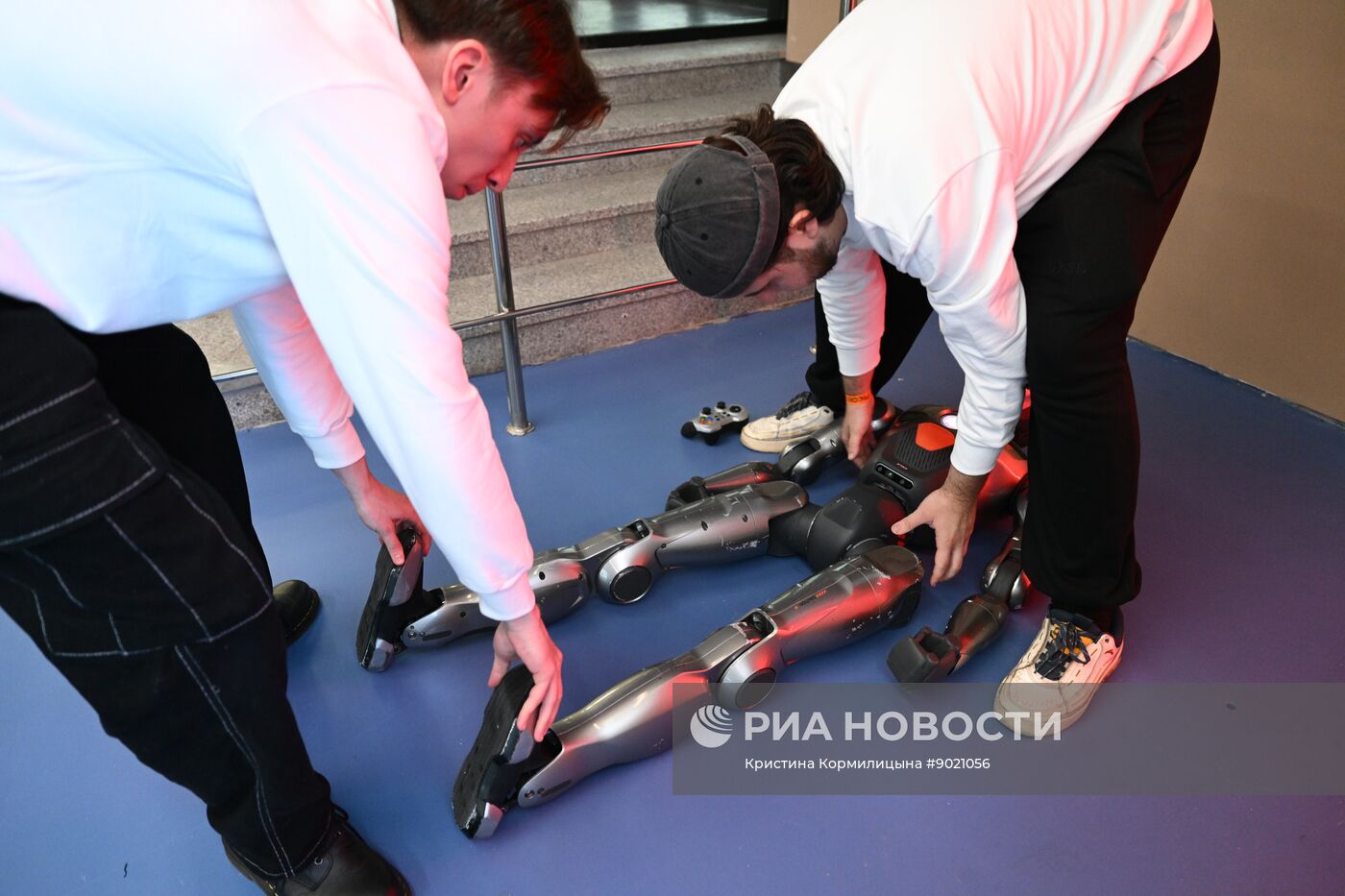 Международный симпозиум "Создавая будущее" в Москве