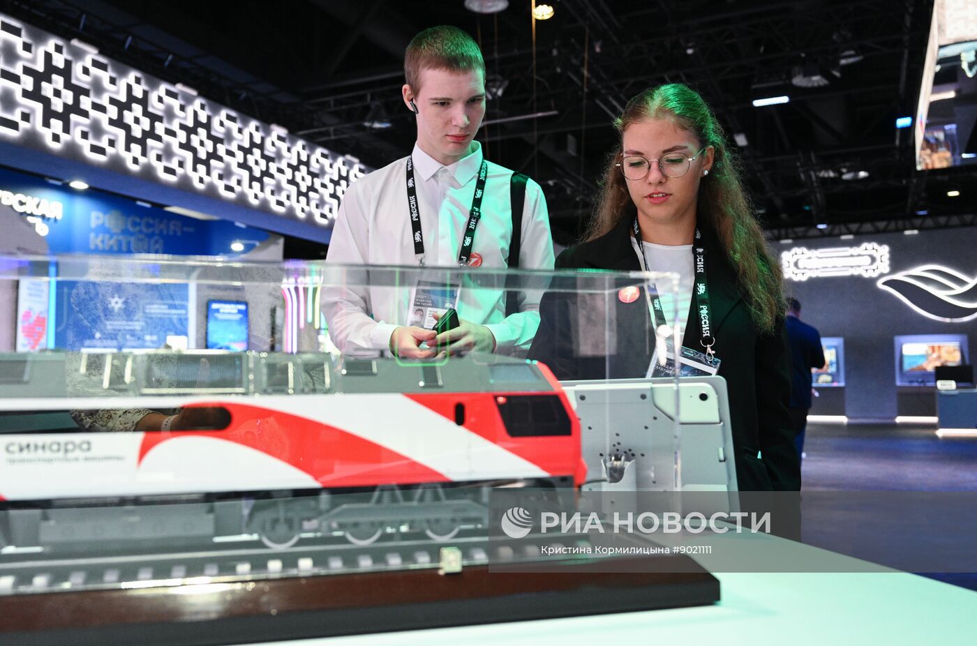 Международный симпозиум "Создавая будущее" в Москве