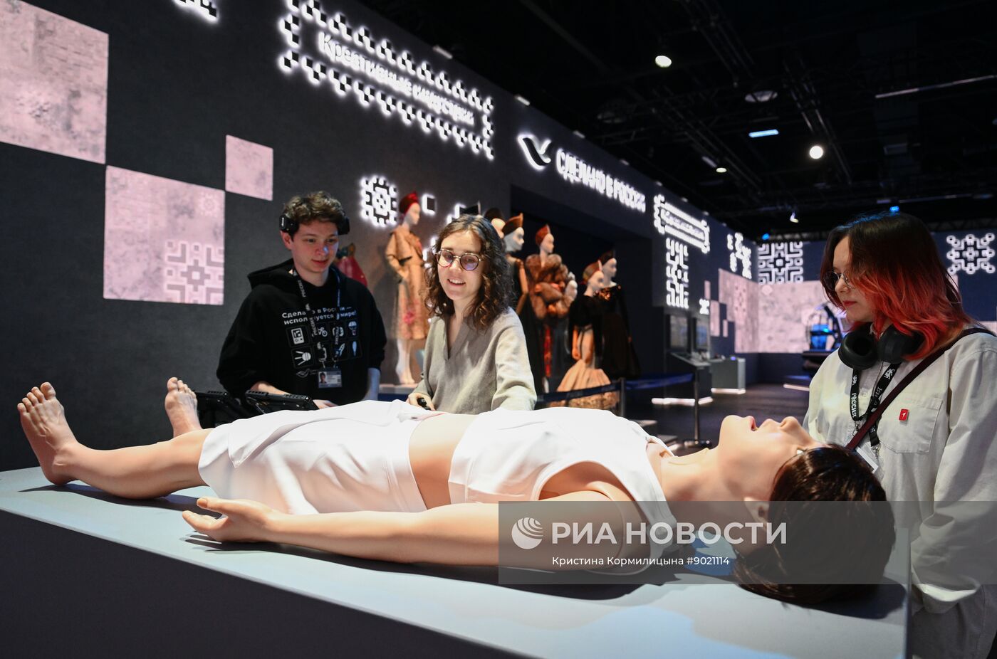 Международный симпозиум "Создавая будущее" в Москве