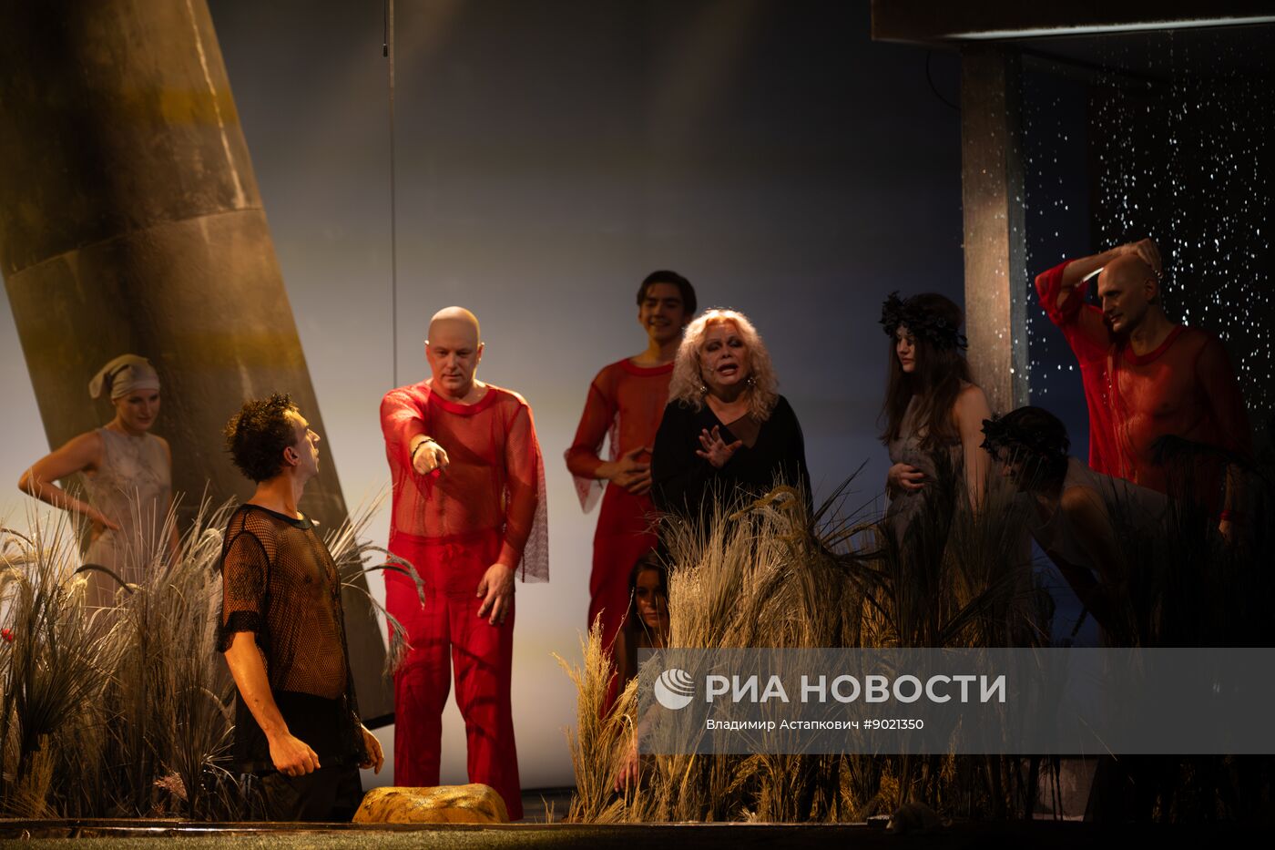 Спектакль "Посланница" в Театре Российской Армии