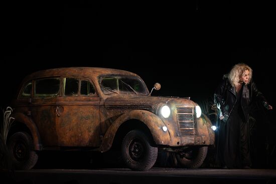 Спектакль "Посланница" в Театре Российской Армии