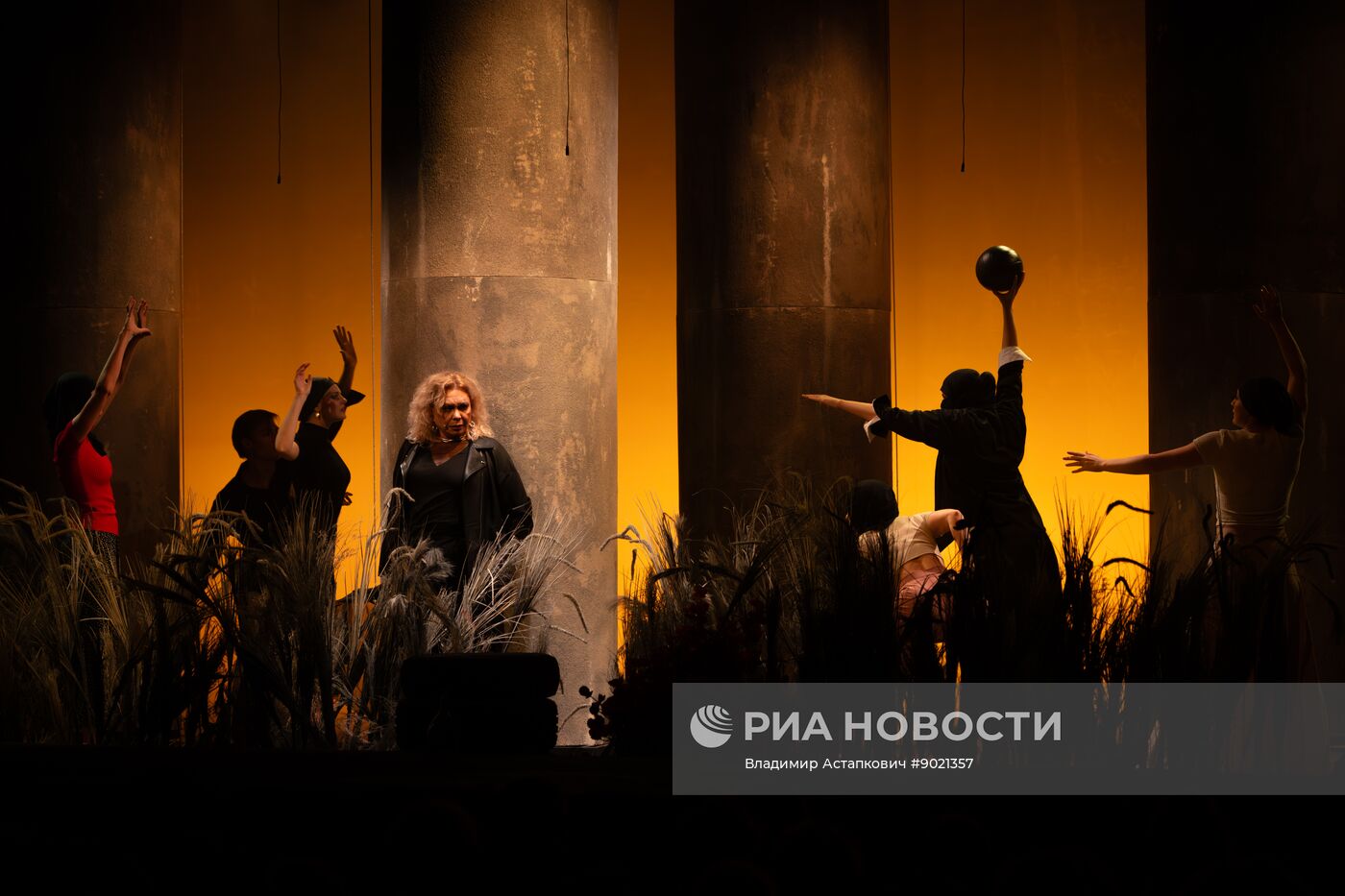 Спектакль "Посланница" в Театре Российской Армии